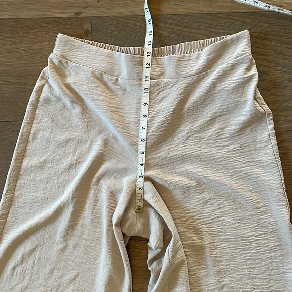 Adrianna Papell Textured Crepe Wide Leg Culotte
Pull On Crop Pants Size Large - Picture 5 of 10